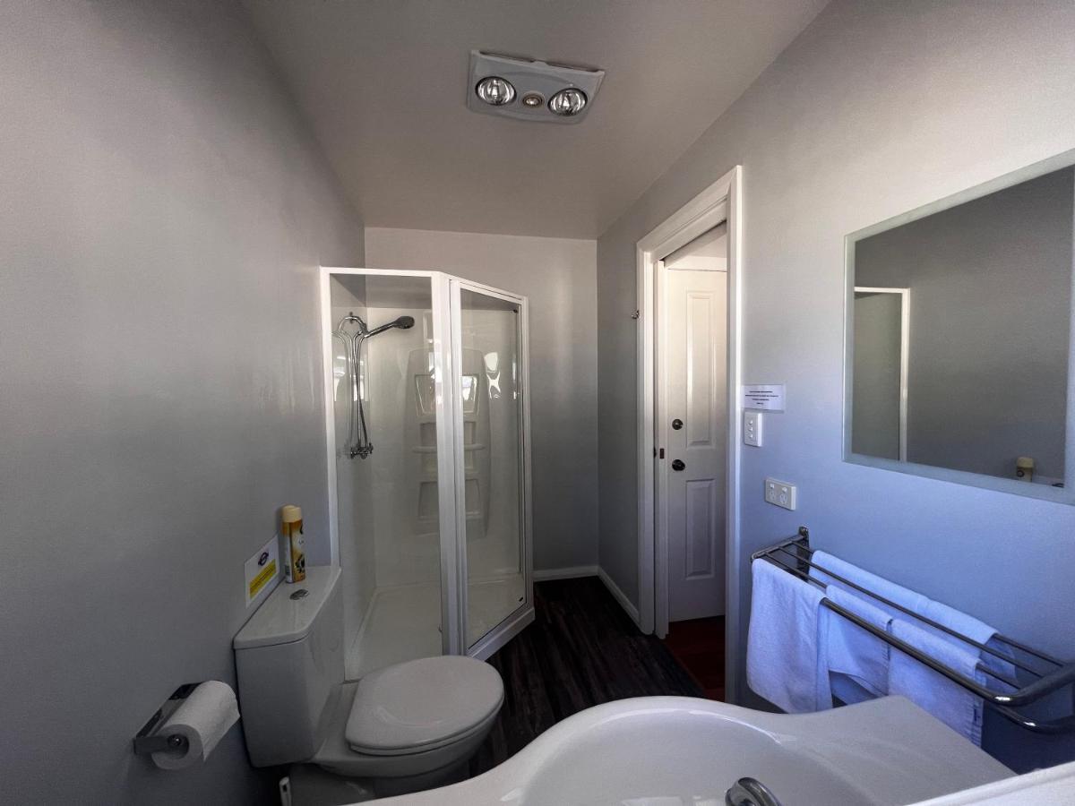 Four Seasons Waterfront Villas Taranna Extérieur photo